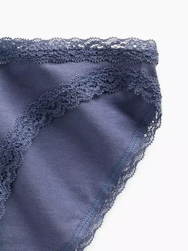 Weichster Bikini aus Bio-Stretch-Baumwolle mit Spitzenbesatz