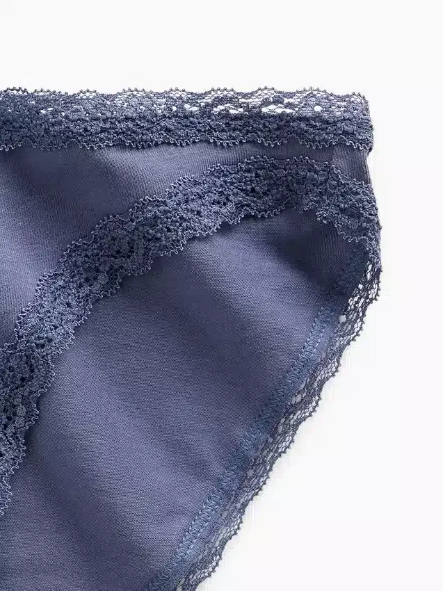Weichster Bikini aus Bio-Stretch-Baumwolle mit Spitzenbesatz