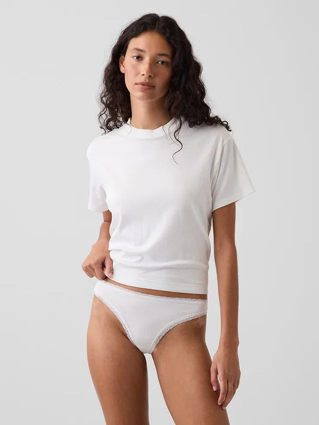 Weichster String aus Bio-Stretch-Baumwolle mit Spitzenbesatz