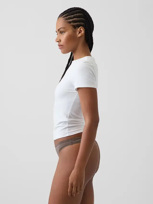 Weichster String aus Bio-Stretch-Baumwolle mit Spitzenbesatz