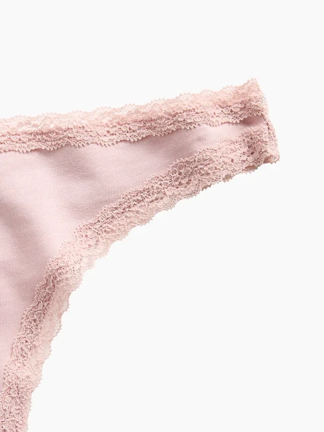 Weichster String aus Bio-Stretch-Baumwolle mit Spitzenbesatz