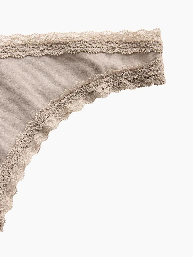 Weichster String aus Bio-Stretch-Baumwolle mit Spitzenbesatz