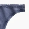 Weichster String aus Bio-Stretch-Baumwolle mit Spitzenbesatz