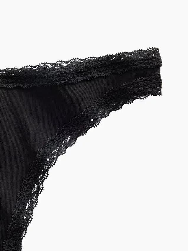 Weichster String aus Bio-Stretch-Baumwolle mit Spitzenbesatz