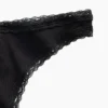 Weichster String aus Bio-Stretch-Baumwolle mit Spitzenbesatz