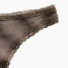 Weichster String aus Bio-Stretch-Baumwolle mit Spitzenbesatz