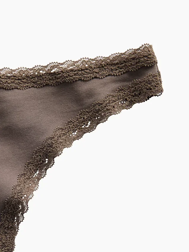 Weichster String aus Bio-Stretch-Baumwolle mit Spitzenbesatz