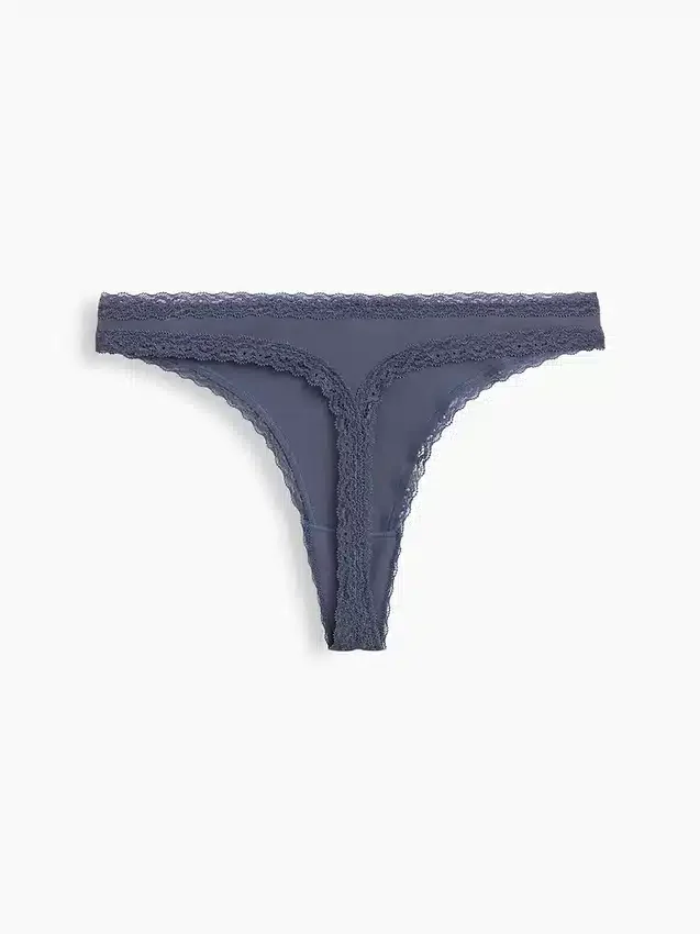 Weichster String aus Bio-Stretch-Baumwolle mit Spitzenbesatz